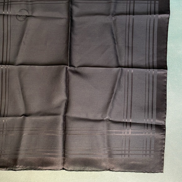 Authentic Gucci Pocket Square - Picture 5 of 12